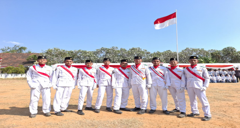 9 SISWA SMAMUSIX SUKSES KIBARKAN BENDERA MERAH PUTIH DI UPACARA HUT RI KE-81 KECAMATAN PACIRAN